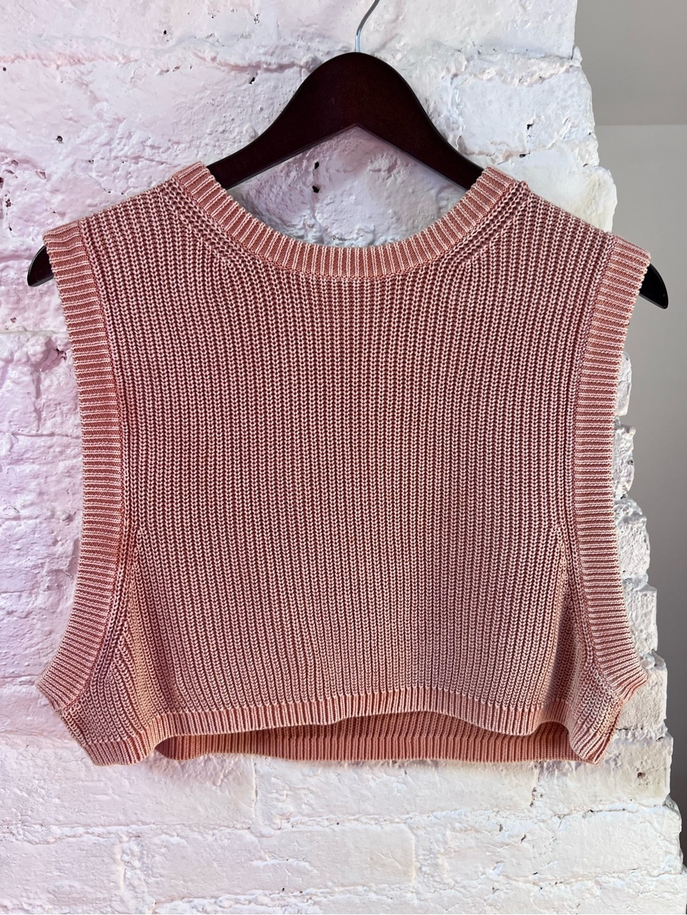 Free People Dusty Pink Ribbed Knit Sleeveless Crop Sweater. Size XS